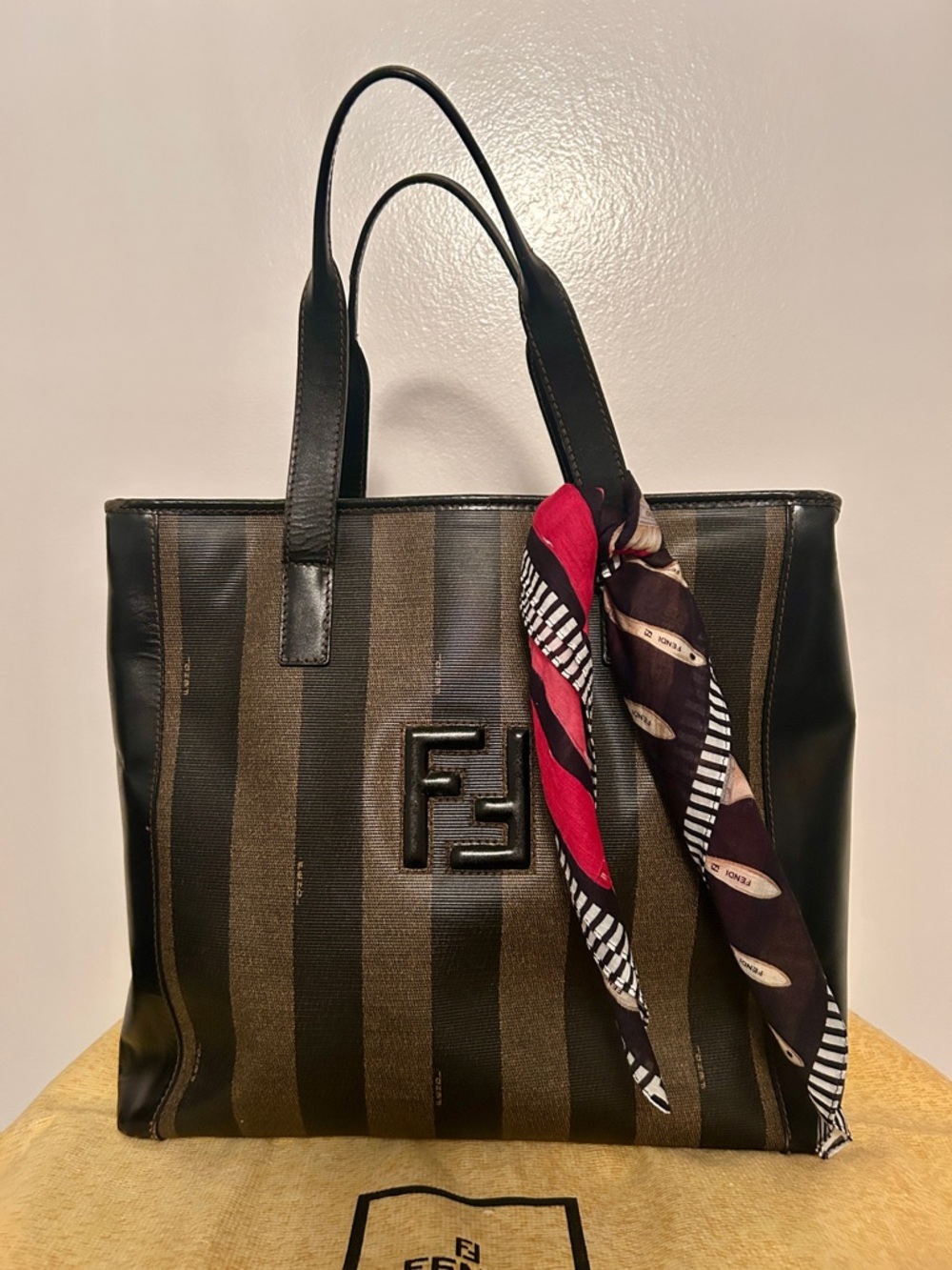 Vintage Fendi Pequin striped tote bag. Fendi Scarf and Dustbag included - Picture 2 of 16